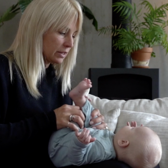 Videoreeks voor baby-skills, een kalender voor oefeningen met je baby, fysiotherapie voor de allerkleinste